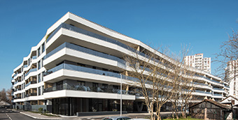 Corner view of Veslačka building